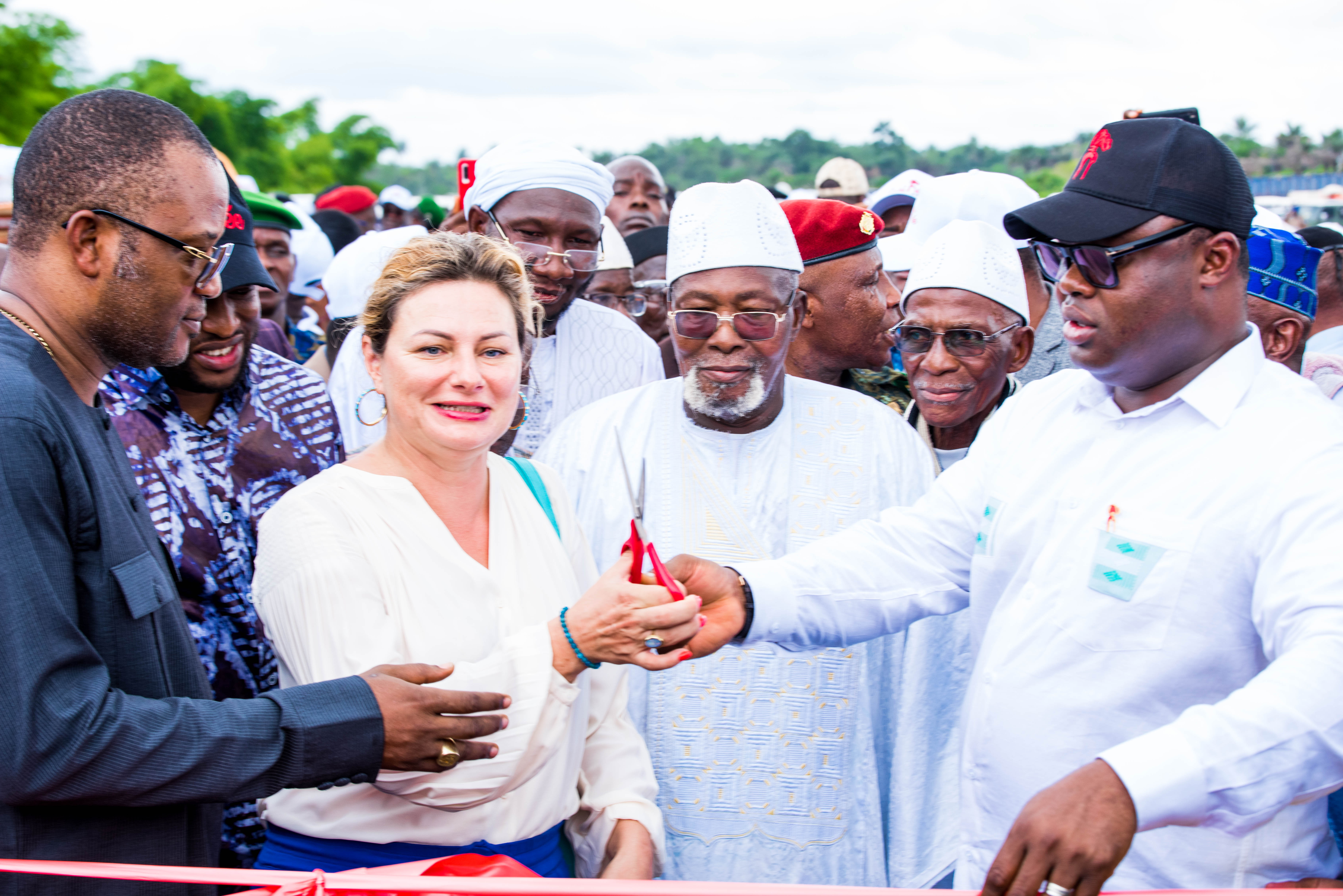 Guinée : inauguration de la route Coyah-frontière de la Sierra Leone, construite avec l’appui de la Banque africaine de développement et de l’Union européenne