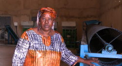 Christiane Koné, transformatrice à Toussiana, a acquis six décortiqueuses automatiques.png