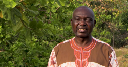 Adama Sombié, producteur à Bérégadougou, a bénéficié d'un parc à bois de deux hectares.png