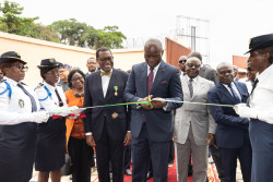 Ribbon cutting-coupure du ruban.jpg